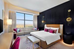 Alrayyan Hotel Doha, Curio Collection By Hilton