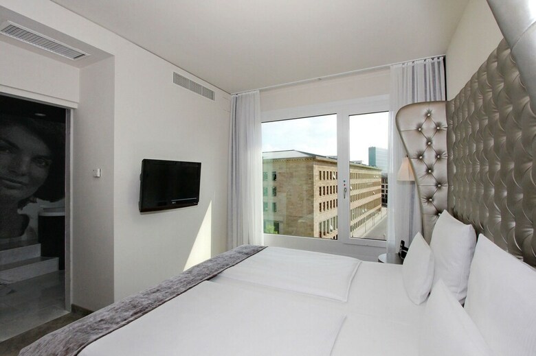 Hotel Arcotel John F