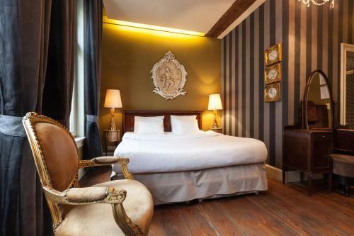 Hotel Diamonds And Pearls