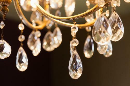 Hotel Diamonds And Pearls