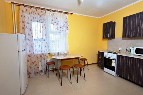 Apartments On Adoratskogo 4