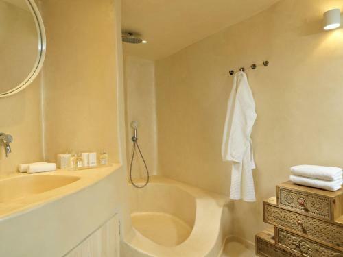 Hotel Astra Suites