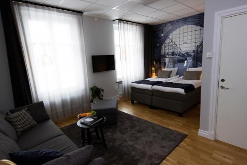 Livin Station Hotel
