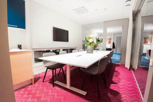 Rc Hotel Sport's & Business
