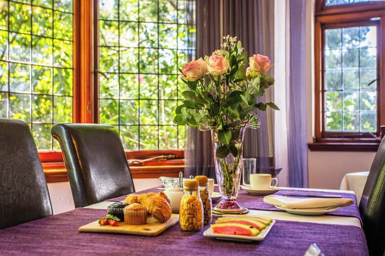 Hostal Cape Riviera Guesthouse