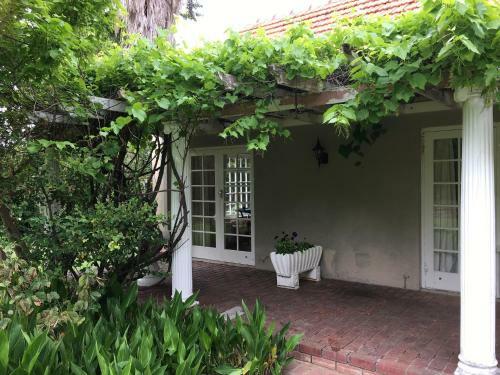 Hostal Jardin De Fees