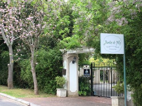 Hostal Jardin De Fees