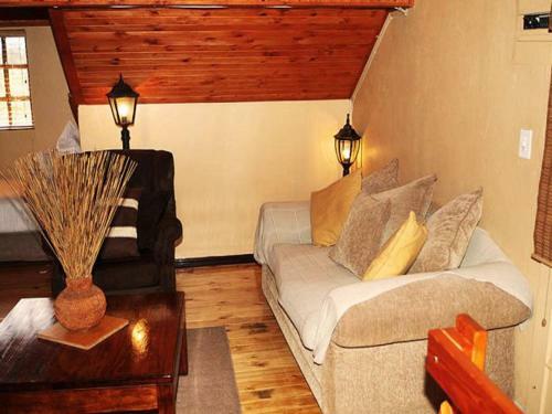 Hostal Tudor Lodge & Tours Cc