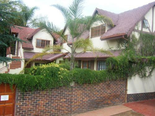 Hostal Tudor Lodge & Tours Cc