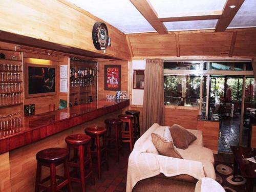 Hostal Tudor Lodge & Tours Cc