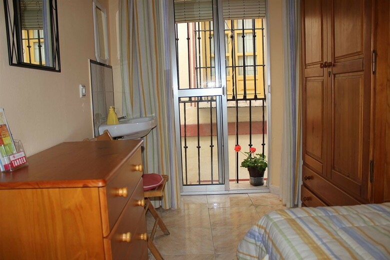 Hostal Pensi�n Montore�a
