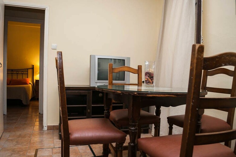 Hostal Pensi�n Montore�a