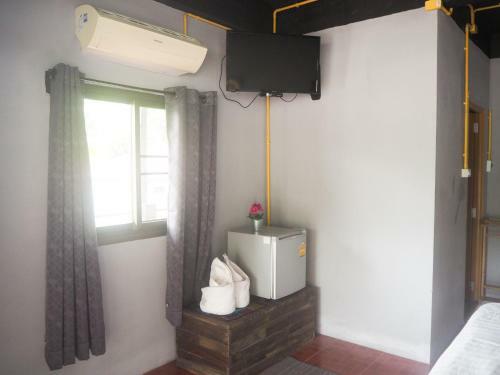 Baan Chalok Hostel