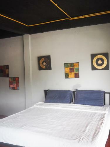 Baan Chalok Hostel