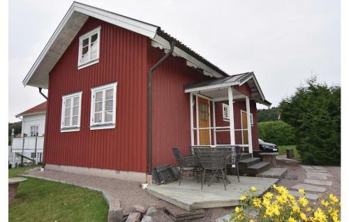 Two-bedroom Holiday Home In Hamburgsund