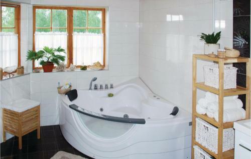 Two-bedroom Holiday Home In Jarvso