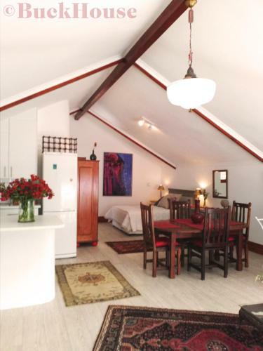 Buckhouse Elegant Village Apartment