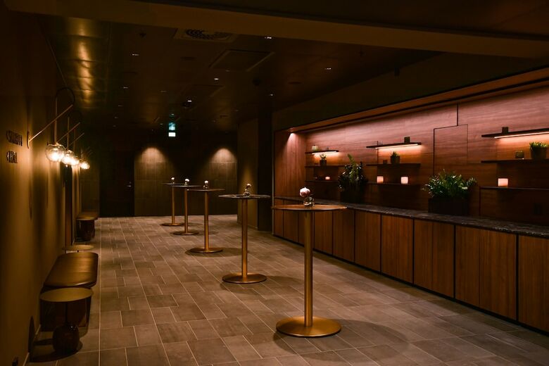 Hotel At Six