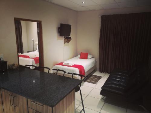 Hostal Rose Garden Overnight Stay