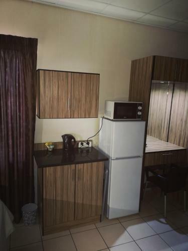Hostal Rose Garden Overnight Stay
