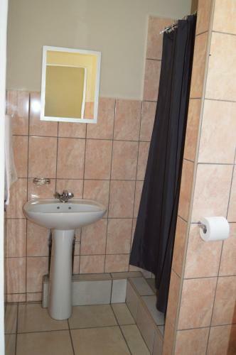 Hostal Rose Garden Overnight Stay