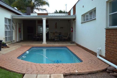 Hostal Rose Garden Overnight Stay