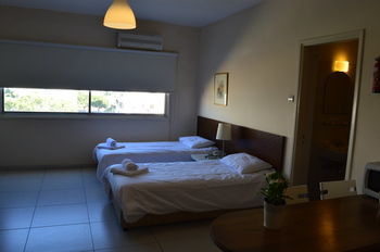 Residencia Lordos Hotel Apartments