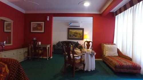 Royal Lodge Hotel (unete)