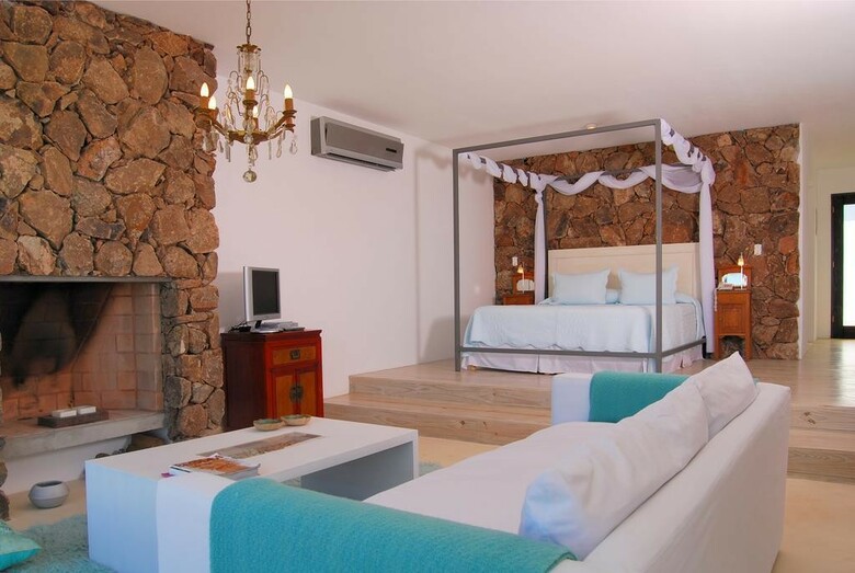 Casa Suaya Hotel