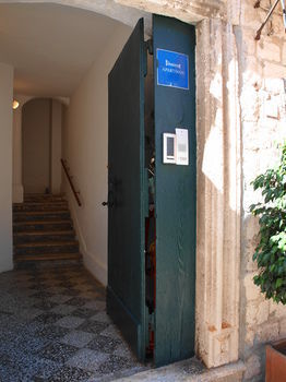 Miro Studio Apartments