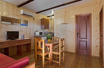 Apartamentos Camping Carlos III