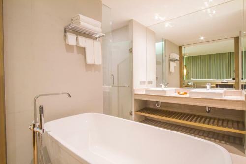 Hotel Wyndham Grand Phuket Kalim Bay