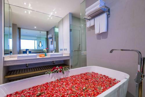 Hotel Wyndham Grand Phuket Kalim Bay