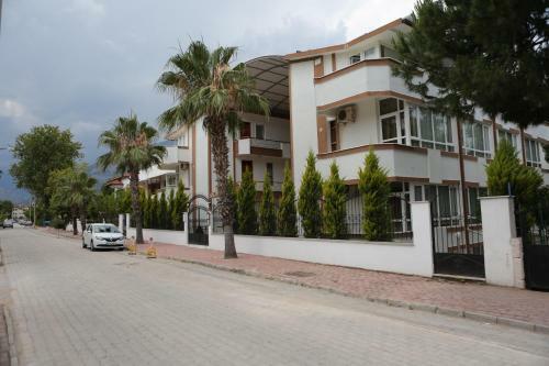Erol Apart