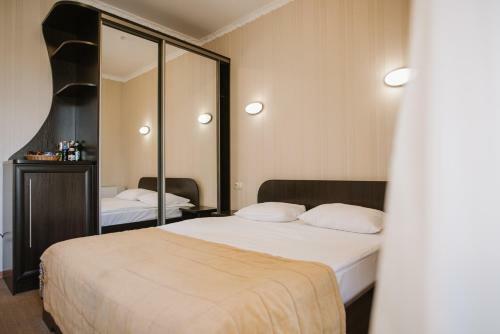 Hotel Golden Crown