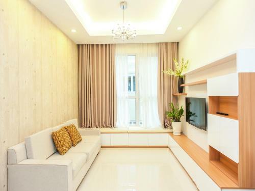 Infinity Edge Pool Apartment 507