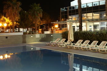 Sea Lion Hotel