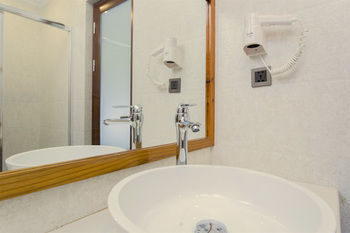 Hotel Kaani Village & Spa