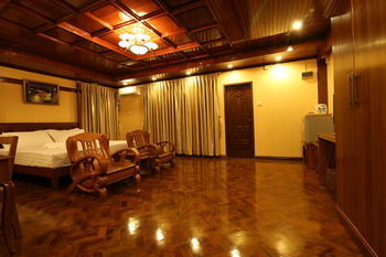 Hotel 100 Moon Inn