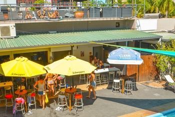 Youth Shack Backpackers - Hostel