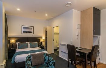 Gilmer Apartment Hotel