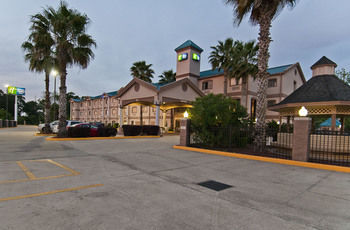 Holiday Inn Express Hotel & Suites Lake Charles