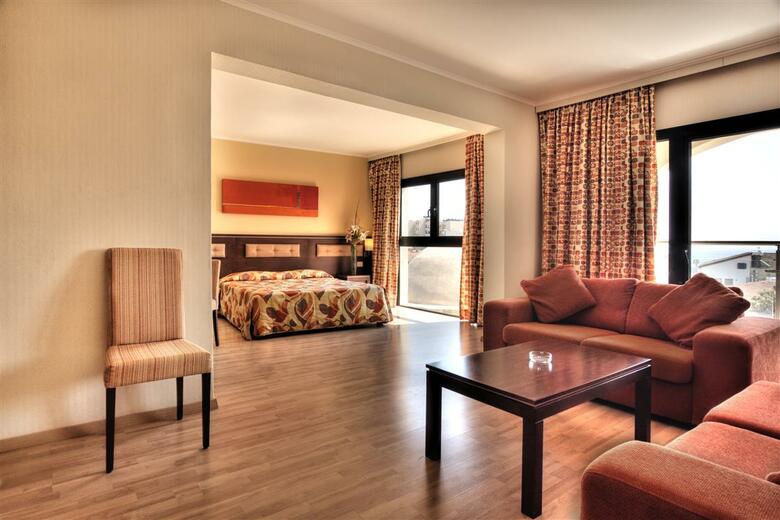 Livadhiotis City Hotel