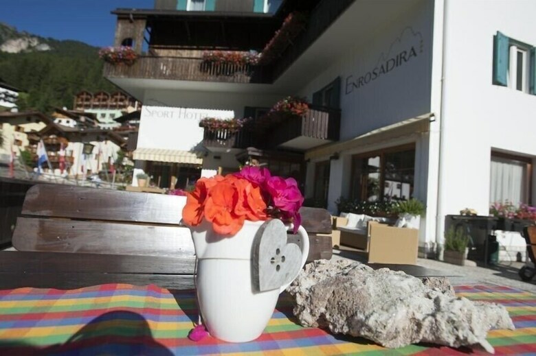 Hotel Sport Enrosadira