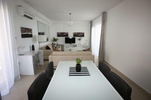 White Residence Apartments