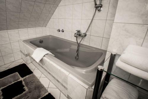 Hotel L�hr
