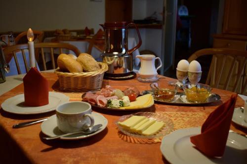 Hostal G�stehaus - Haus Am Schultal