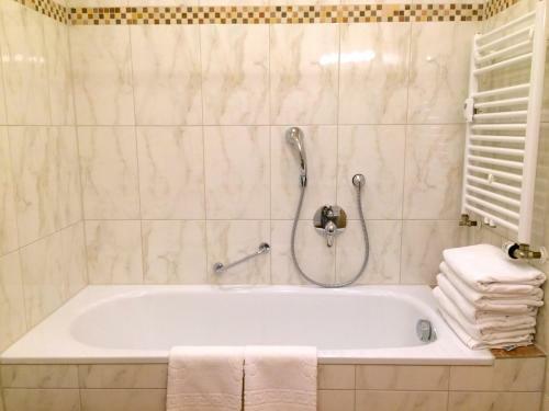 Golden Gapa Central Family Apartment 8