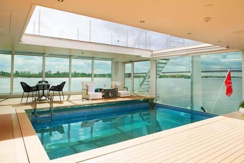 Baxter Hoare Hotel Ship II D�sseldorf
