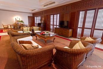 Hotel Waterfront Airport  Mactan